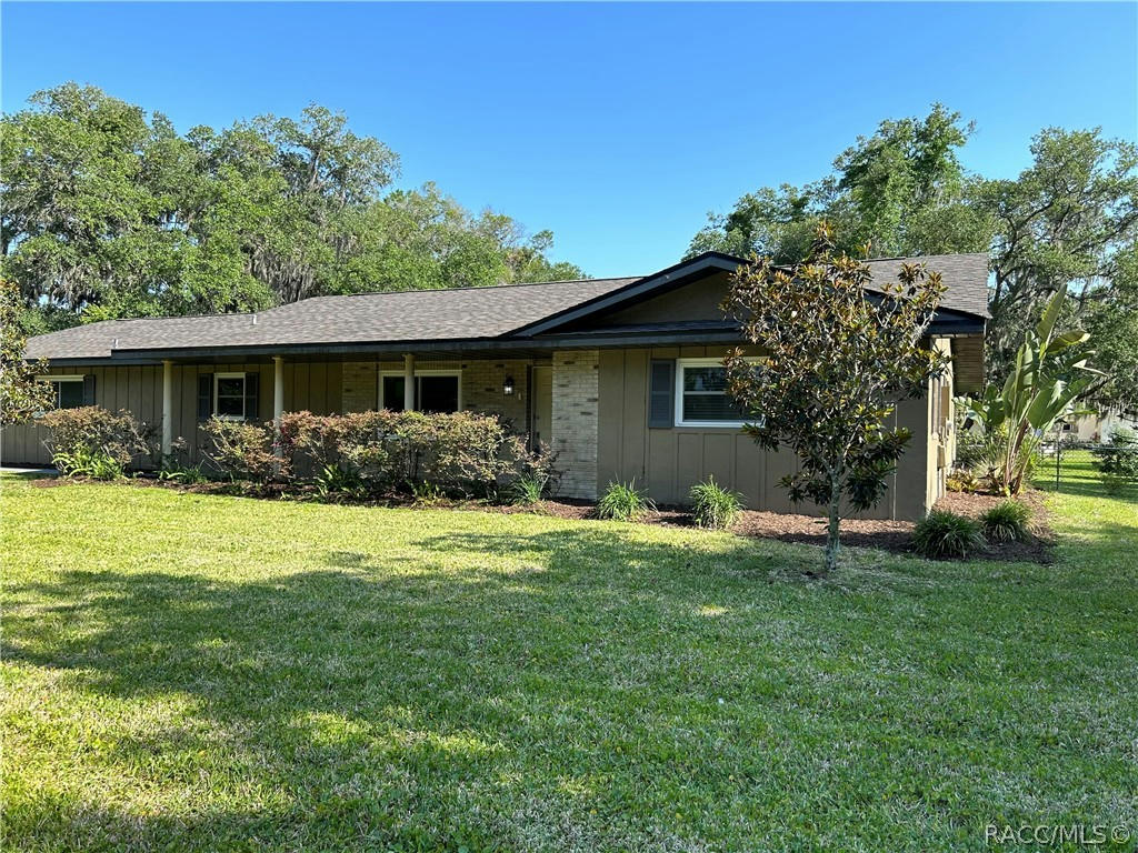 310 SE PARADISE POINT RD, CRYSTAL RIVER, FL 34429, photo 1 of 47