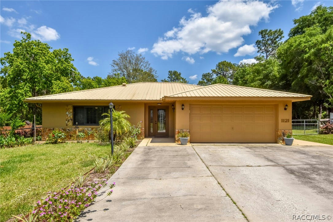 1121 N GREENTREE TER, LECANTO, FL 34461, photo 1 of 31