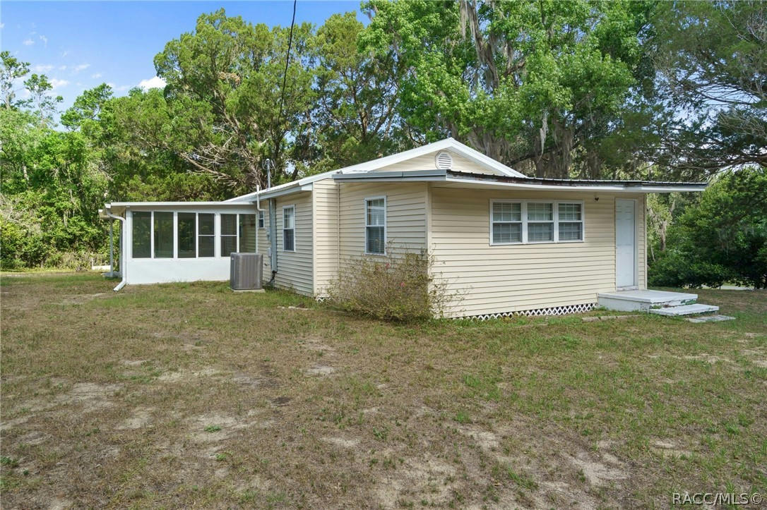 12162 N OAKLEAF TER, DUNNELLON, FL 34433, photo 1 of 42