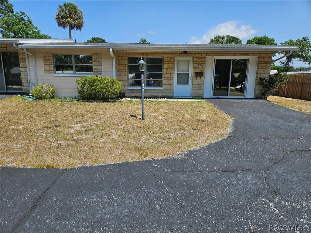 7509 W SEVEN RIVERS DR, CRYSTAL RIVER, FL 34429, photo 1 of 51
